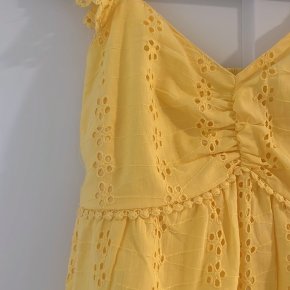 Beautiful Yellow Lace Tank - Picture 2 of 3